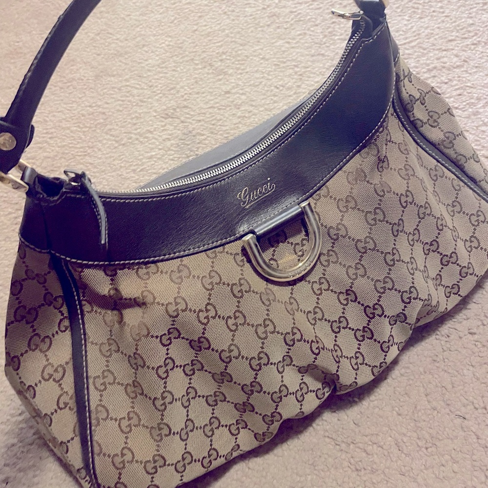 Gucci Authentic- classic logo shoulder bag